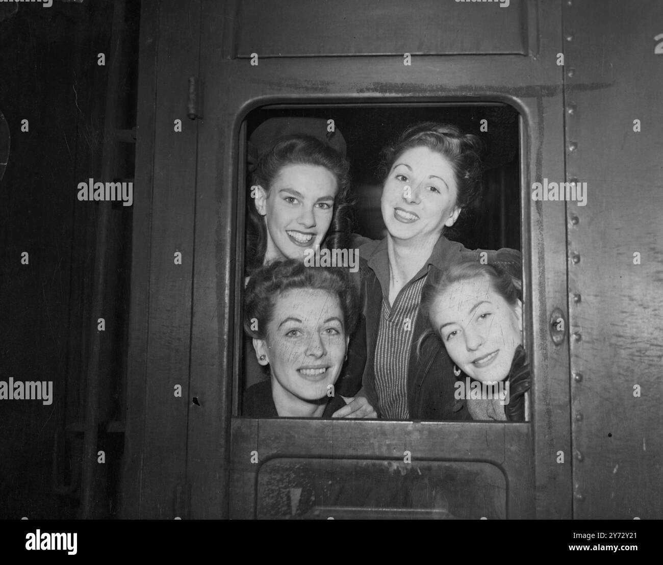Margaret May Sear, née à Londres, ancienne danseuse de ballet de Sadler's Wells, qui a été tuée dans un accident de voiture sur une route glacée près de Huntingdon, Indiana, États-Unis. Son mari, né à Vienne, Eric Rosenblith, chef de l'Orchestre symphonique d'Indianapolis, s'est échappé avec des coupures. 9 février 1956 Banque D'Images