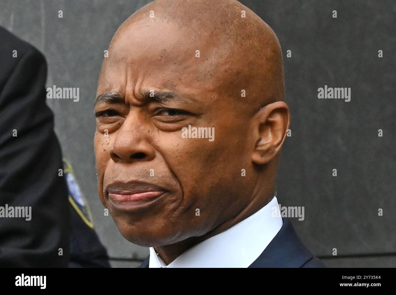New York, États-Unis. 27 septembre 2024. Le maire de New York Eric Adams quitte la cour fédérale de Manhattan après sa mise en accusation le vendredi 27 septembre 2024 à New York. Le maire fait face à plusieurs accusations, y compris fraude télégraphique, corruption et réception de contributions d'un gouvernement étranger. Photo de Louis Lanzano/UPI crédit : UPI/Alamy Live News Banque D'Images