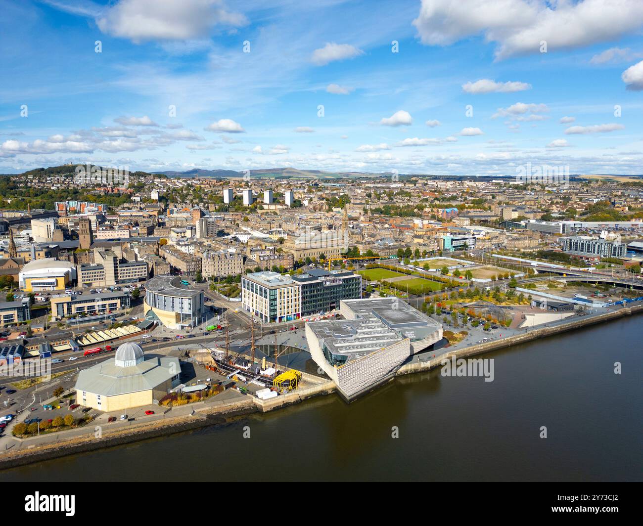 Vue aérienne depuis le drone de Discovery point et V&A Museum à Dundee sur River Tay, Écosse, Royaume-Uni Banque D'Images