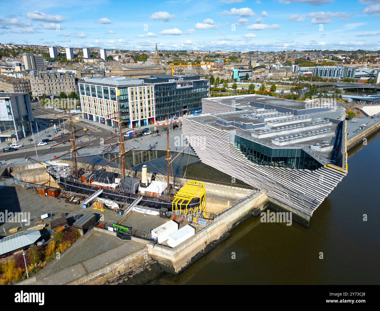 Vue aérienne depuis le drone de Discovery point et V&A Museum à Dundee sur River Tay, Écosse, Royaume-Uni Banque D'Images