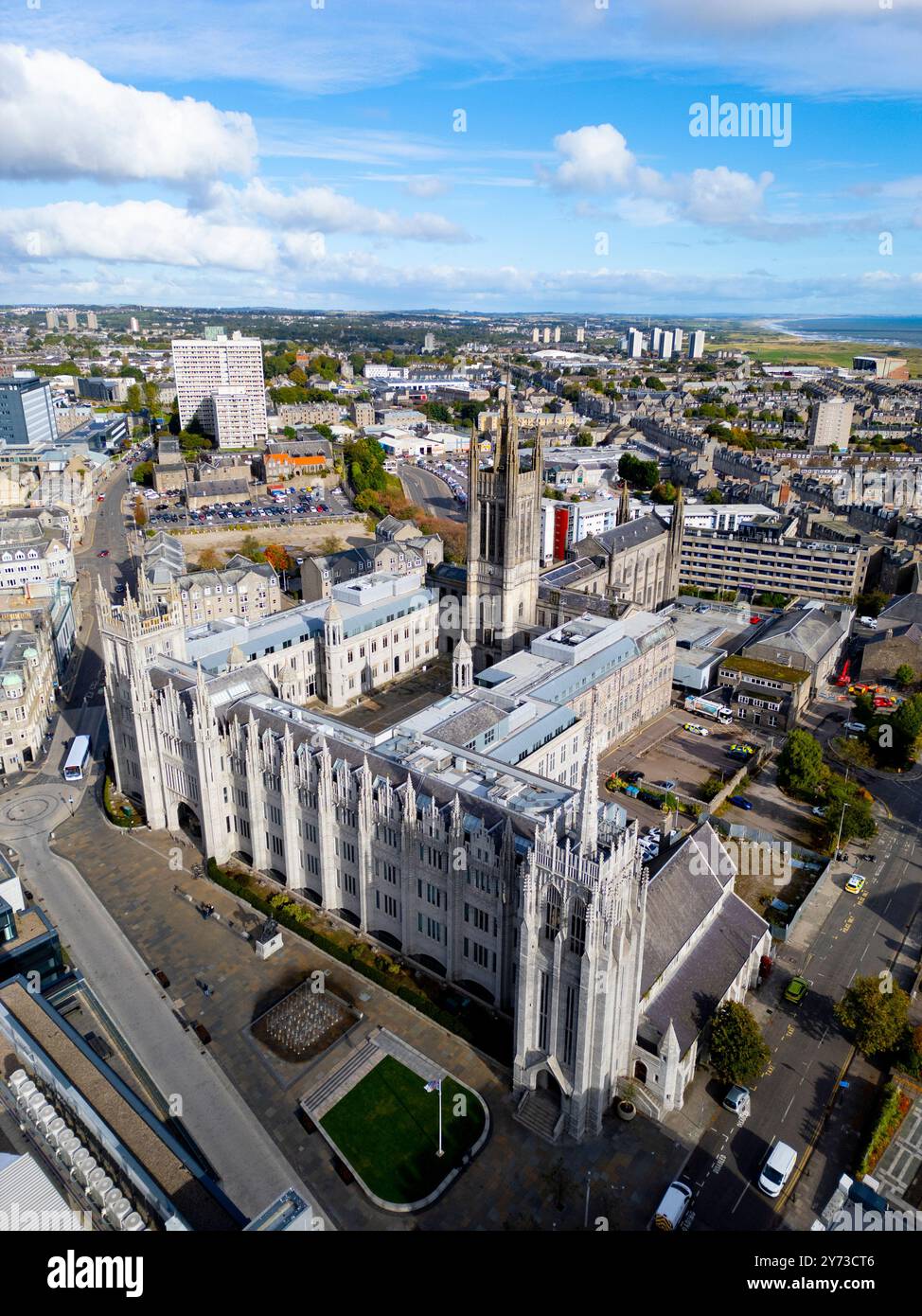 Vue aérienne depuis le drone de Marischal College dans le centre-ville d'Aberdeen, Aberdeenshire, Écosse, Royaume-Uni Banque D'Images