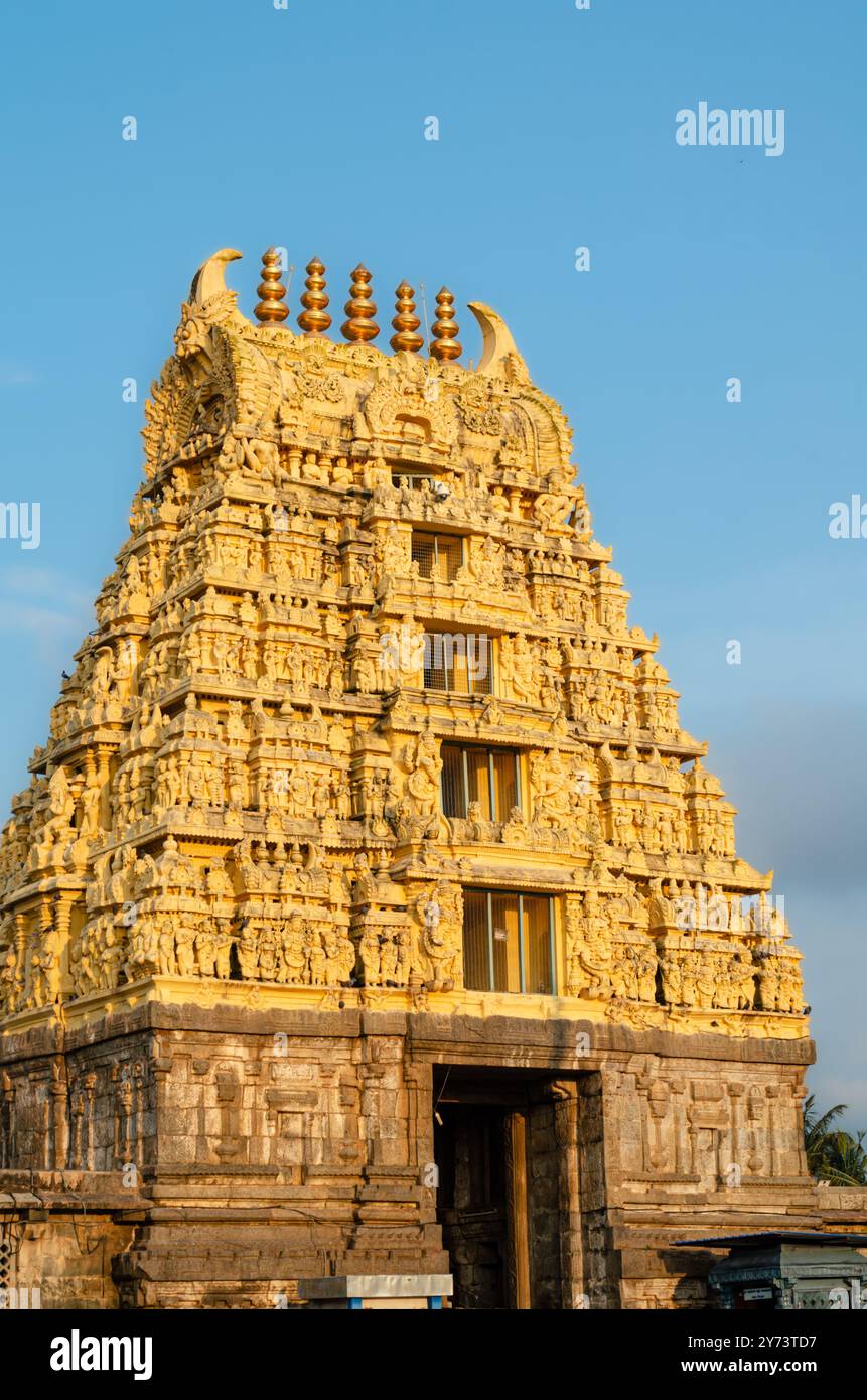 Entrée Gopura du temple Chennakeshava, également connu sous le nom de temple Vijayanarayana à Belur, Karnataka Banque D'Images