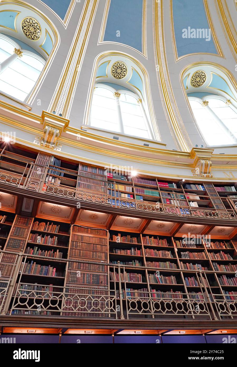 Grande salle de lecture en dôme du British Museum, connue comme la source d'inspiration pour de nombreux auteurs célèbres Banque D'Images