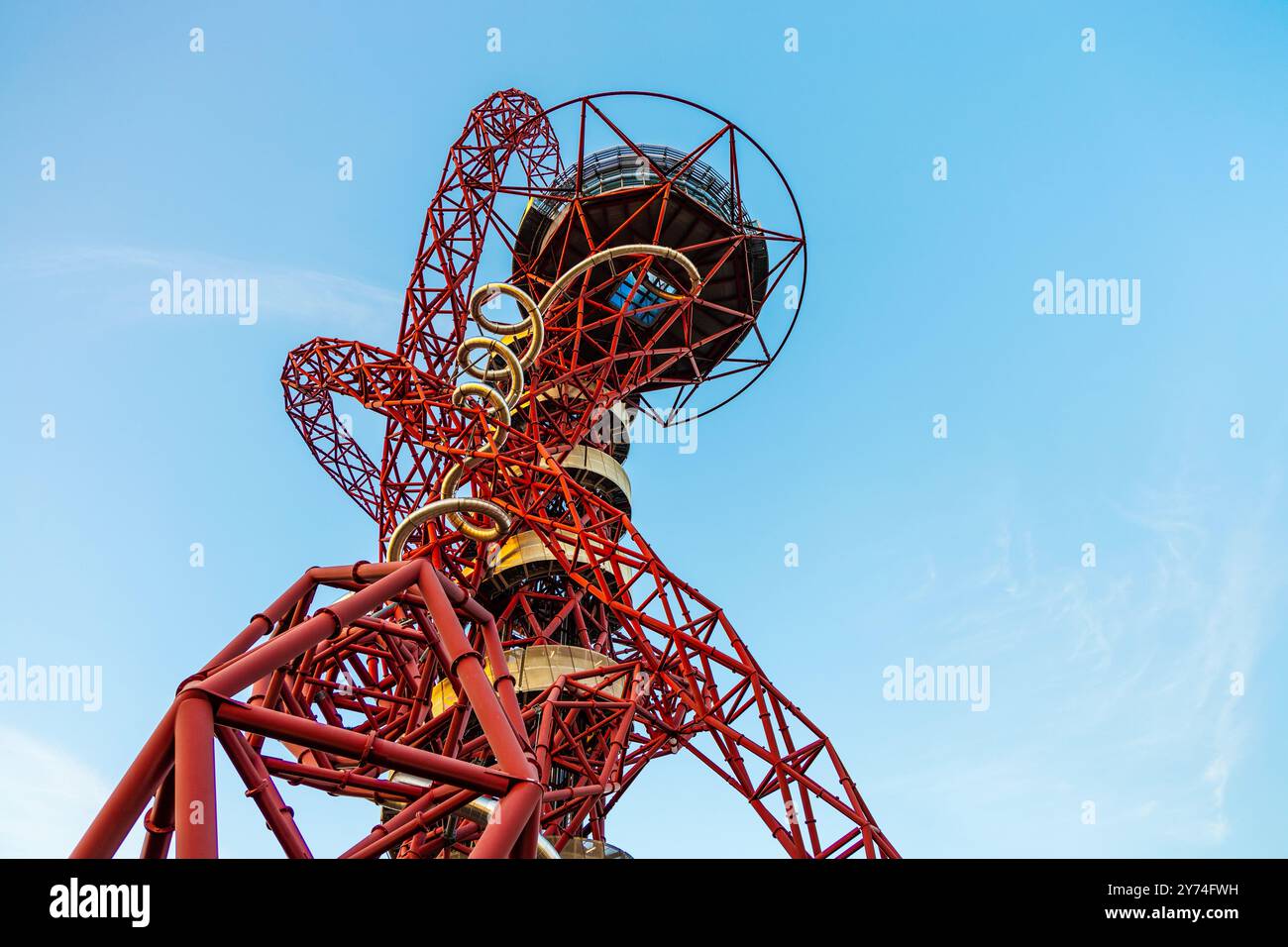 Arcelor Mittal Orbit par Anish Kapoor avec toboggan par Carsten Höller dans le village olympique, Londres, Angleterre Banque D'Images