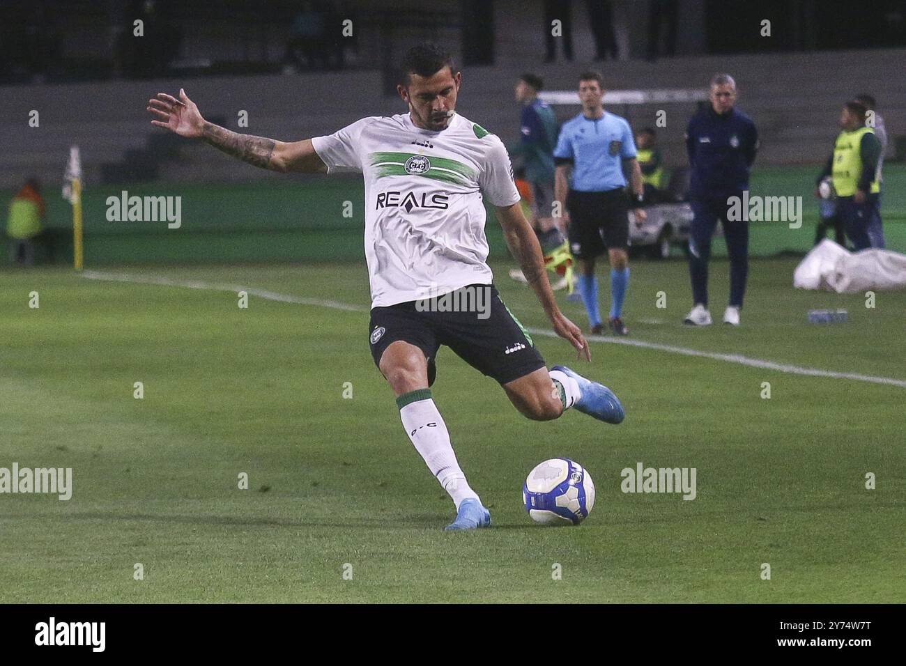 Curitiba, Brésil. 27 septembre 2024. PR - CURITIBA - 09/27/2024 - B BRÉSILIEN 2024, CORITIBA x GOIAS - Bruno Melo joueur de Coritiba lors du match contre Goias au stade Couto Pereira pour le championnat B brésilien 2024. Photo : Gabriel Machado/AGIF crédit : AGIF/Alamy Live News Banque D'Images