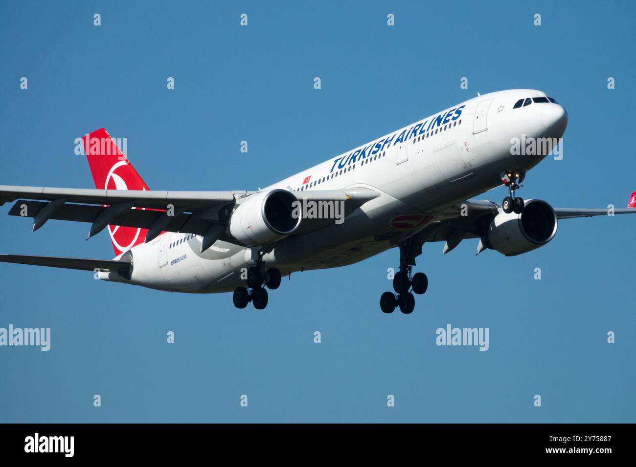 Airbus A330 Turkish Airlines, avion avion avion Jetliner avion de ligne passagers, atterrissage en approche du vol Banque D'Images