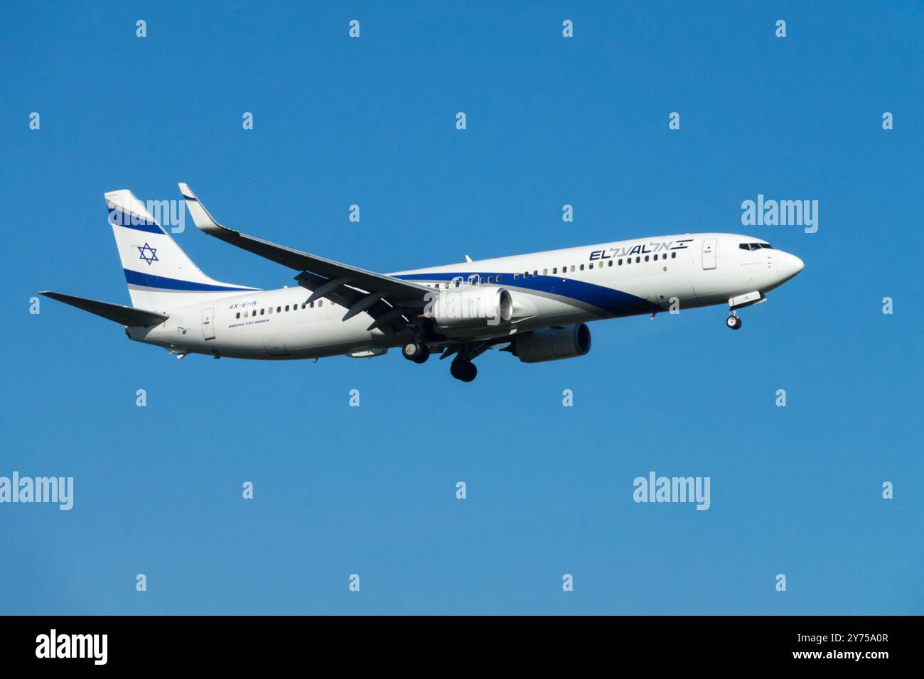 Boeing 737 El Al Israel Airlines Aviation Company Airways Airline exploité avion commercial avion avion vol volant approchant du ciel Banque D'Images