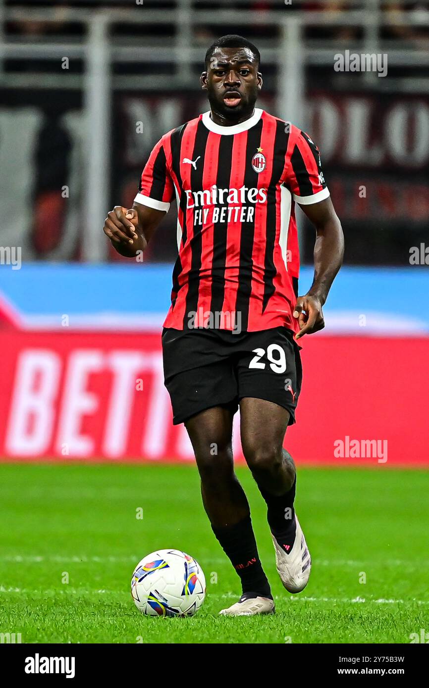 Le milieu de terrain français #29 de l'AC Milan Youssouf Fofana contrôle le ballon lors du match de football italien Serie A entre l'AC Milan et Lecce au stade San Siro de Milan, Italie, le 27 septembre 2024 crédit : Piero Cruciatti/Alamy Live News Banque D'Images