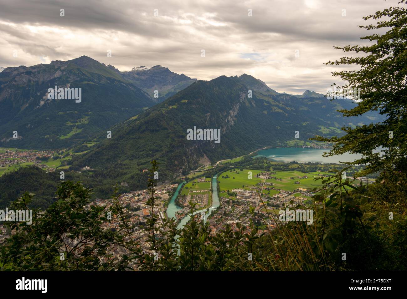 Incroyable ville aérienne et vue sur la nature depuis le sommet d'Interlaken, Harder Kulm, Suisse Banque D'Images