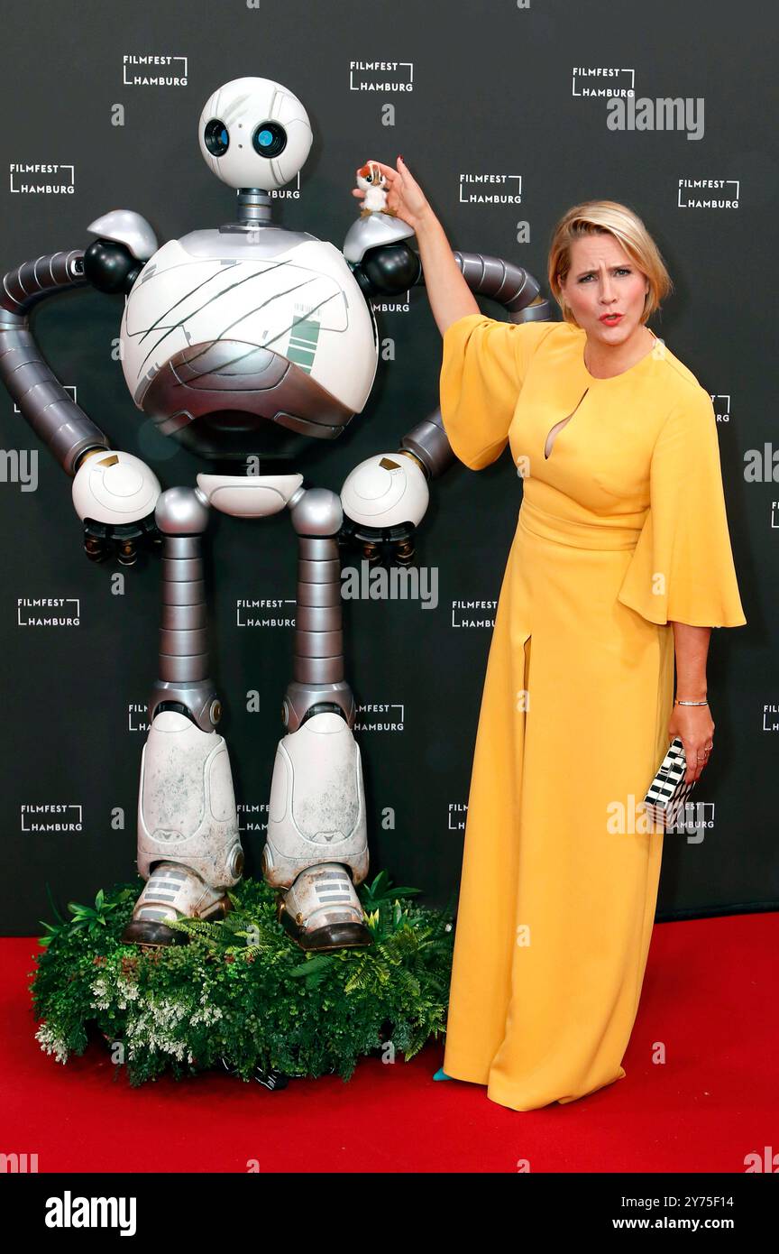 Rozzum 7134 und Judith Rakers BEI der Premiere des Animationsfilms Der wilde Roboter / The Wild robot auf dem 32. Filmfest Hamburg 2024 im Cinemaxx Dammtor. Hambourg, 27.09.2024 *** Rozzum 7134 et Judith Rakers à l'avant-première du film d'animation The Wild robot au Filmfest 32 de Hambourg 2024 au Cinemaxx Dammtor Hamburg, 27 09 2024 Foto:XC.xTamckex/xFuturexImagex Roboter 4912 Banque D'Images