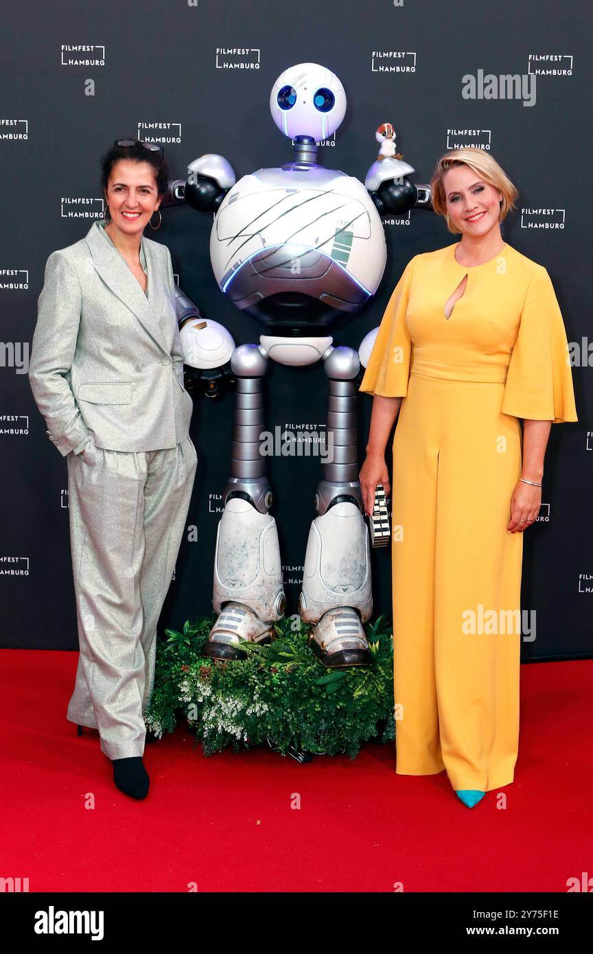 Malika Rabahallah, Rozzum 7134 und Judith Rakers BEI der Premiere des Animationsfilms Der wilde Roboter / The Wild robot auf dem 32. Filmfest Hamburg 2024 im Cinemaxx Dammtor. Hambourg, 27.09.2024 *** Malika Rabahallah, Rozzum 7134 et Judith Rakers à la première du film d'animation The Wild robot au Filmfest 32 de Hambourg 2024 au Cinemaxx Dammtor Hamburg, 27 09 2024 Foto:xC.xTamckex/xFuturexImagex Roboter 4909 Banque D'Images