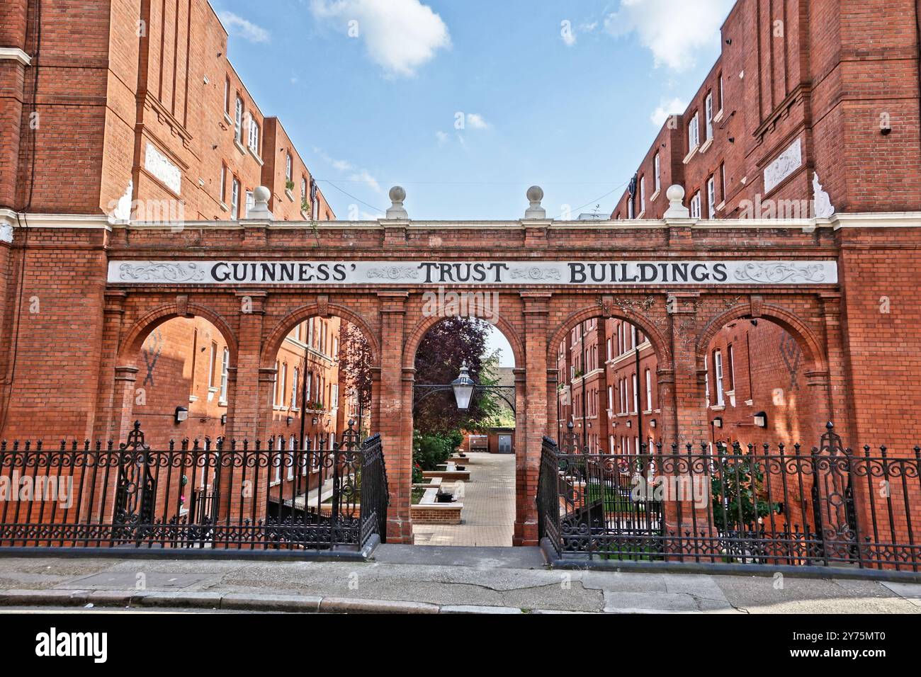 Guinness Trust Buildings Southwark London - The Guinness Trust Buildings at Snowsfields, Bermondsey, Londres. Daté de 1879 et 1898 Banque D'Images