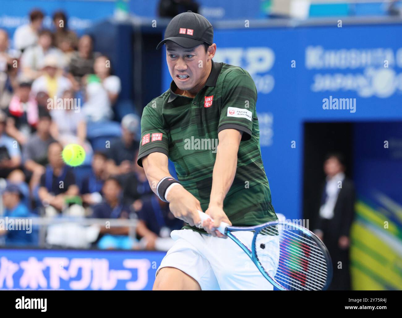 Tokyo, Japon. 28 septembre 2024. Kei Nishikori, du Japon, reprend le ballon contre Jordan Thompson, de l’Australie, au deuxième tour des championnats du Japon Open de tennis au Colisée Ariake à Tokyo le samedi 28 septembre 2024. (Photo de Yoshio Tsunoda/AFLO) Banque D'Images