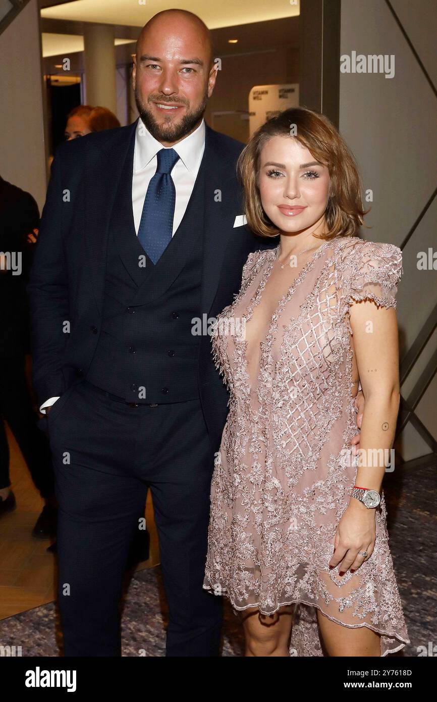 Alexander Beliaikin und Kim Gloss beim Jubiläums-Event 30 Jahre RTL Exclusiv an bord der Mein Schiff 7 im Hamburger Hafen. Hambourg, 27.09.2024 *** Alexander Beliaikin et Kim Gloss à l'événement anniversaire 30 ans de RTL Exclusiv à bord du Mein Schiff 7 dans le port de Hambourg Hambourg, 27 09 2024 Foto:xgbrcix/xFuturexImagex rtl_4580 Banque D'Images