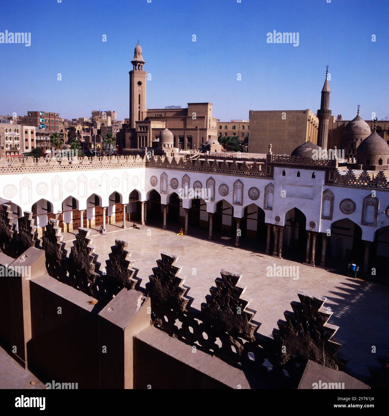 Blick auf den Innenhof der al Azhar Moschee in Kairo, Ägypten um 1987. Banque D'Images