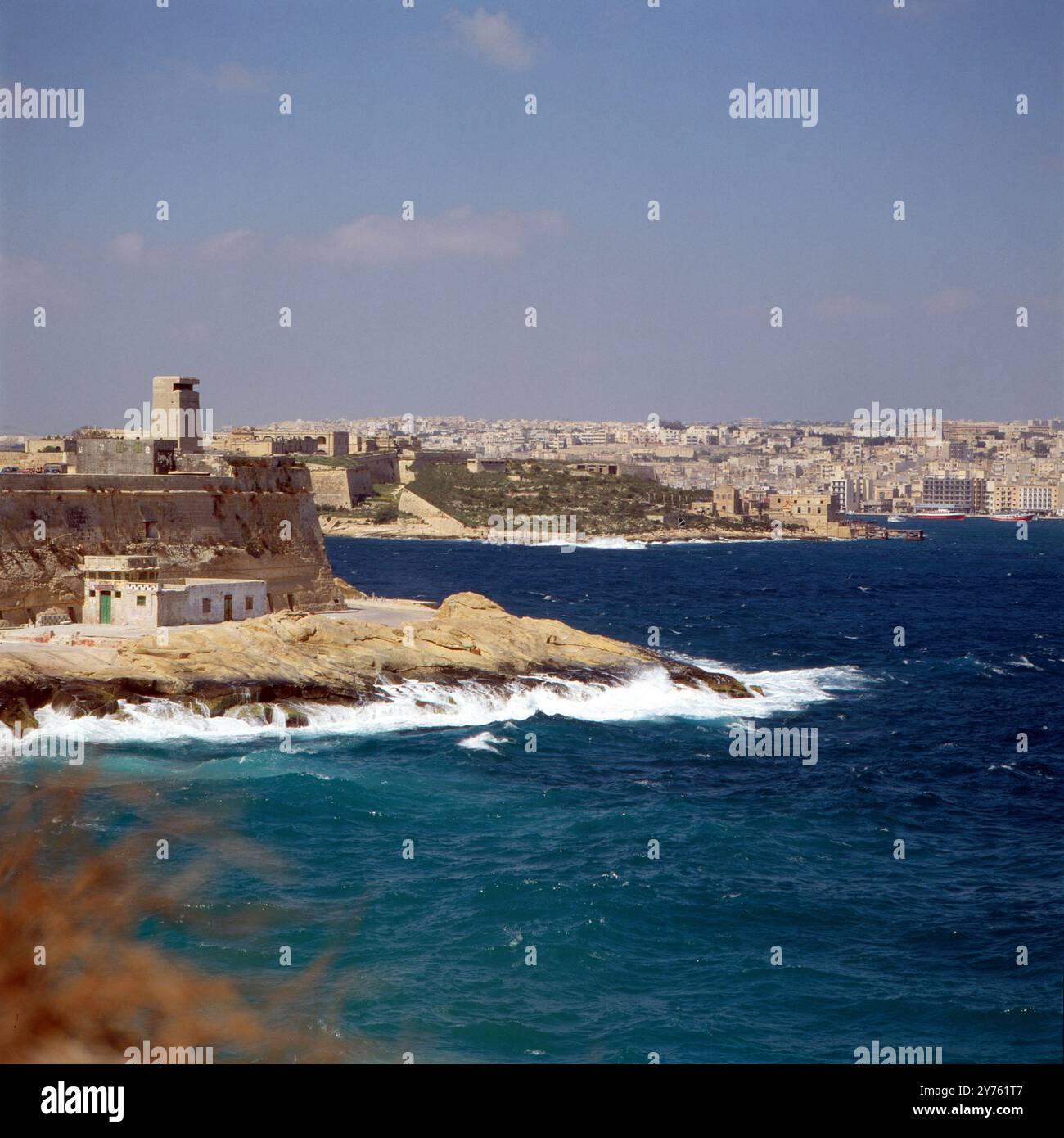 Blick auf die Inselhauptstadt la Valletta auf der Insel Malta, um 1984. Banque D'Images
