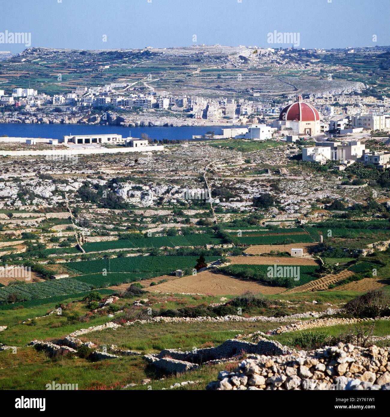 Blick auf die St Paul's Bay im Norden der Insel Malta, um 1984. Banque D'Images