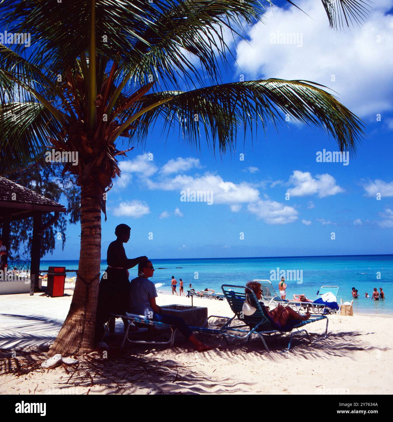 Paradiesischer Strand an der Westküste auf Barbados, um 1985. Banque D'Images