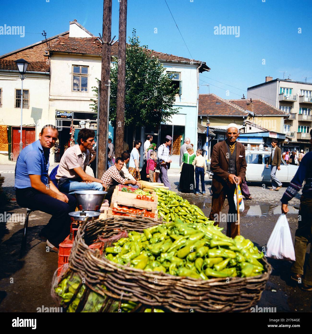 Marktszene in Prizren im Kosovo, Jugoslawien um 1981. Banque D'Images