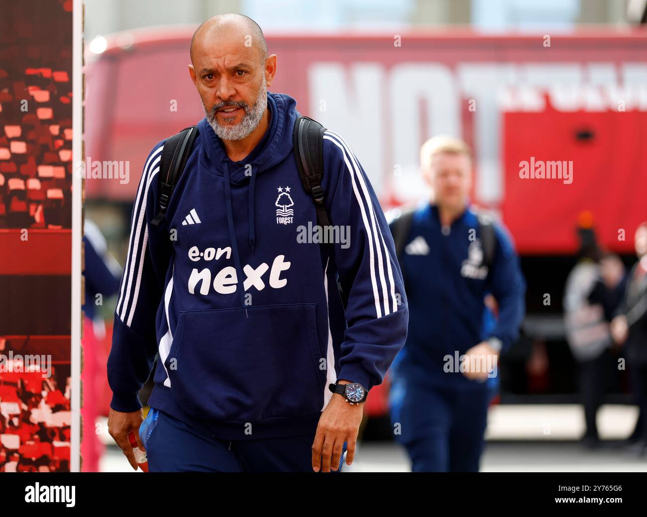 Nuno Espirito Santo, entraîneur de Nottingham Forest, arrive avant le match de premier League au City Ground de Nottingham. Date de la photo : samedi 28 septembre 2024. Banque D'Images