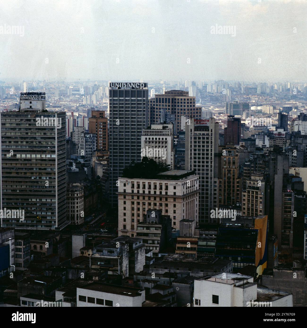 Hohe Wohnhäuser à Sao Paulo (São Paulo), Brasilien um 1989. Banque D'Images