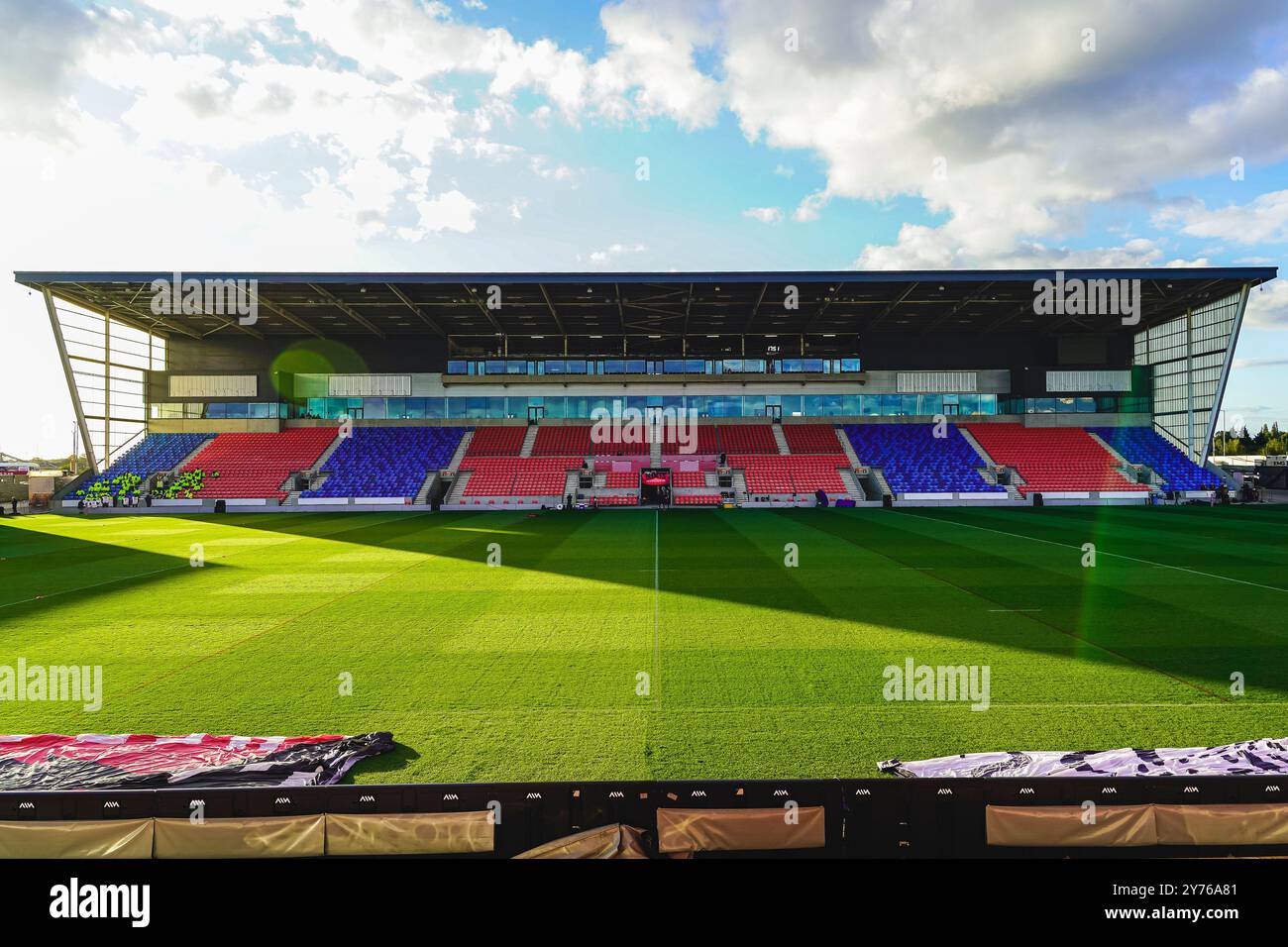 Salford, Royaume-Uni. 27 septembre 2024. Super League Rugby Playoffs 2024 : Salford Red Devils vs Leigh Leopards au Salford Community Stadium. Vue générale du stade communautaire de Salford. Crédit James Giblin/Alamy Live News. Banque D'Images Salford, Royaume-Uni. 27 septembre 2024. Super League Rugby Playoffs 2024 : Salford Red Devils vs Leigh Leopards au Salford Community Stadium. Vue générale du stade communautaire de Salford. Crédit James Giblin/Alamy Live News. Banque D'Images