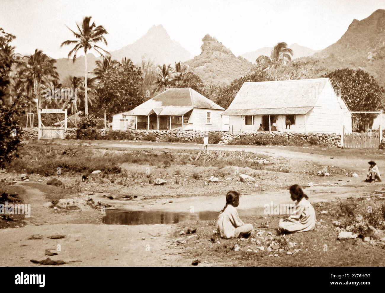 Village dans les îles Rarotonga, Pacifique Sud, période victorienne Banque D'Images