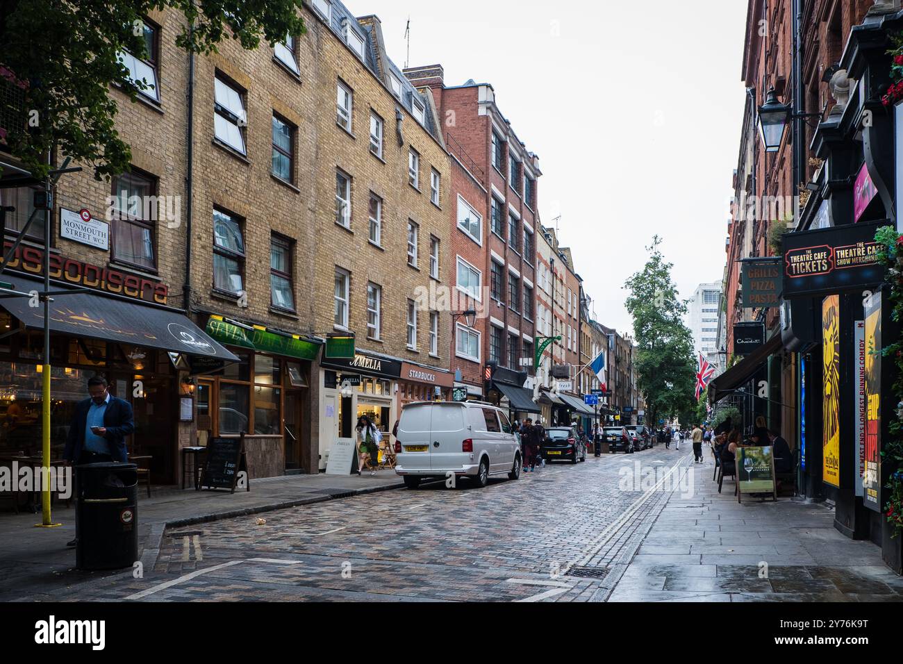 Londres, Royaume-Uni - 25 juillet 2024 : Colurful Neals Yard Courtyard. Neal's Yard est une petite ruelle de Covent Garden à Londres. Lieu touristique populaire. Banque D'Images