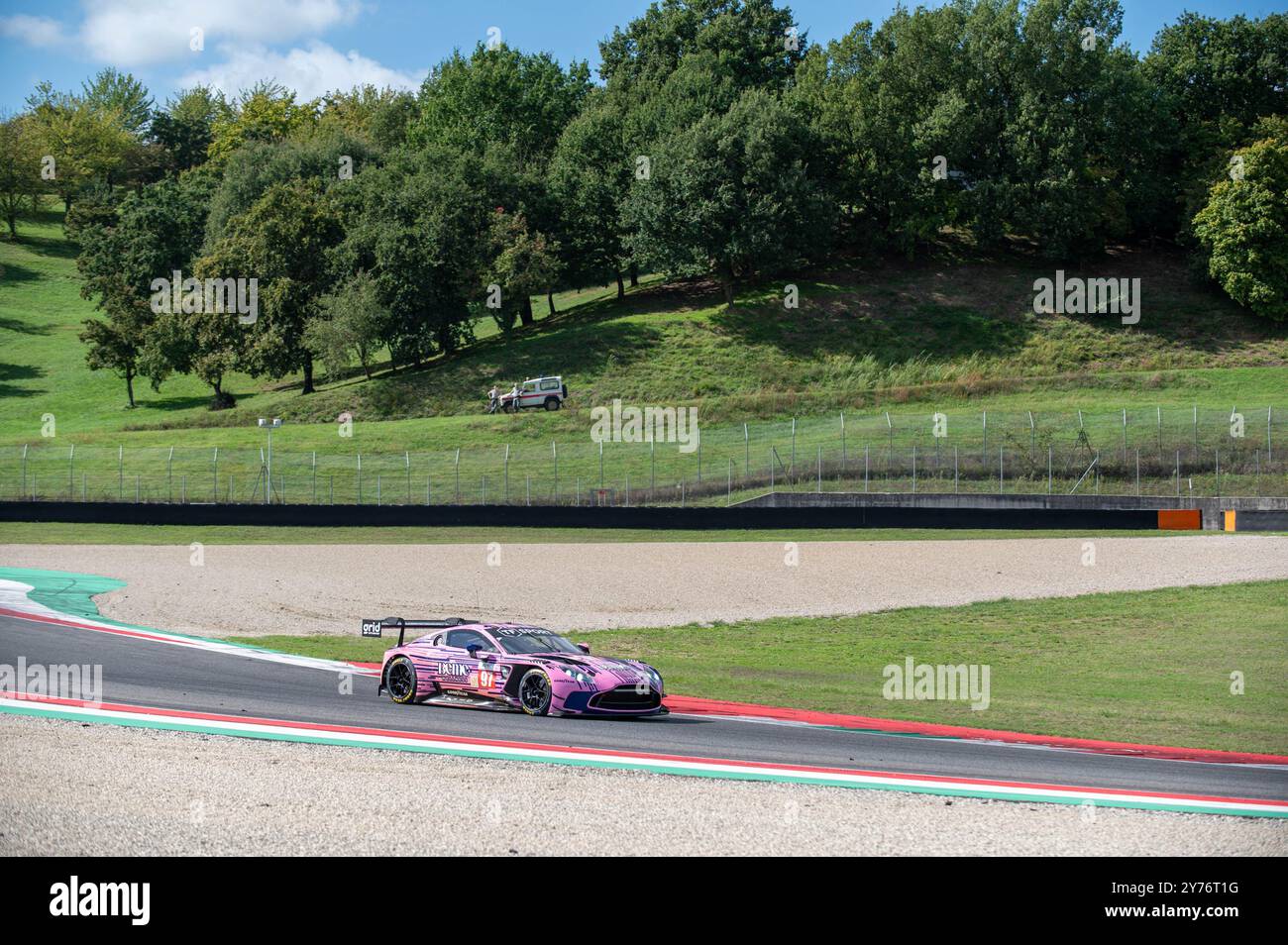 Martin BERRY (SGP), Lorcan HANAFIN (GBR), Jonathan ADAM (GBR) d'une équipe GRID MOTORSPORT BY TF sur une Aston Martin Vantage AMR LMGT3 lors de la qualyfing d'ELMS à Mugello pendant ELMS - 4 heures de Mugello, course d'Endurance à Mugello, Italie, septembre 28 2024 Banque D'Images