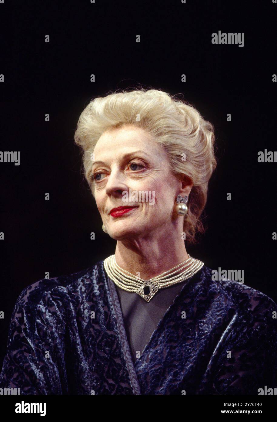 Maggie Smith (A / Elder Tall Woman) en TROIS GRANDES FEMMES par Edward Albee au Wyndham's Theatre, Londres WC2 28/10/1994 décor : Carl Toms costumes : Tom Rand éclairage : Jenny Cane réalisateur : Anthony page Banque D'Images