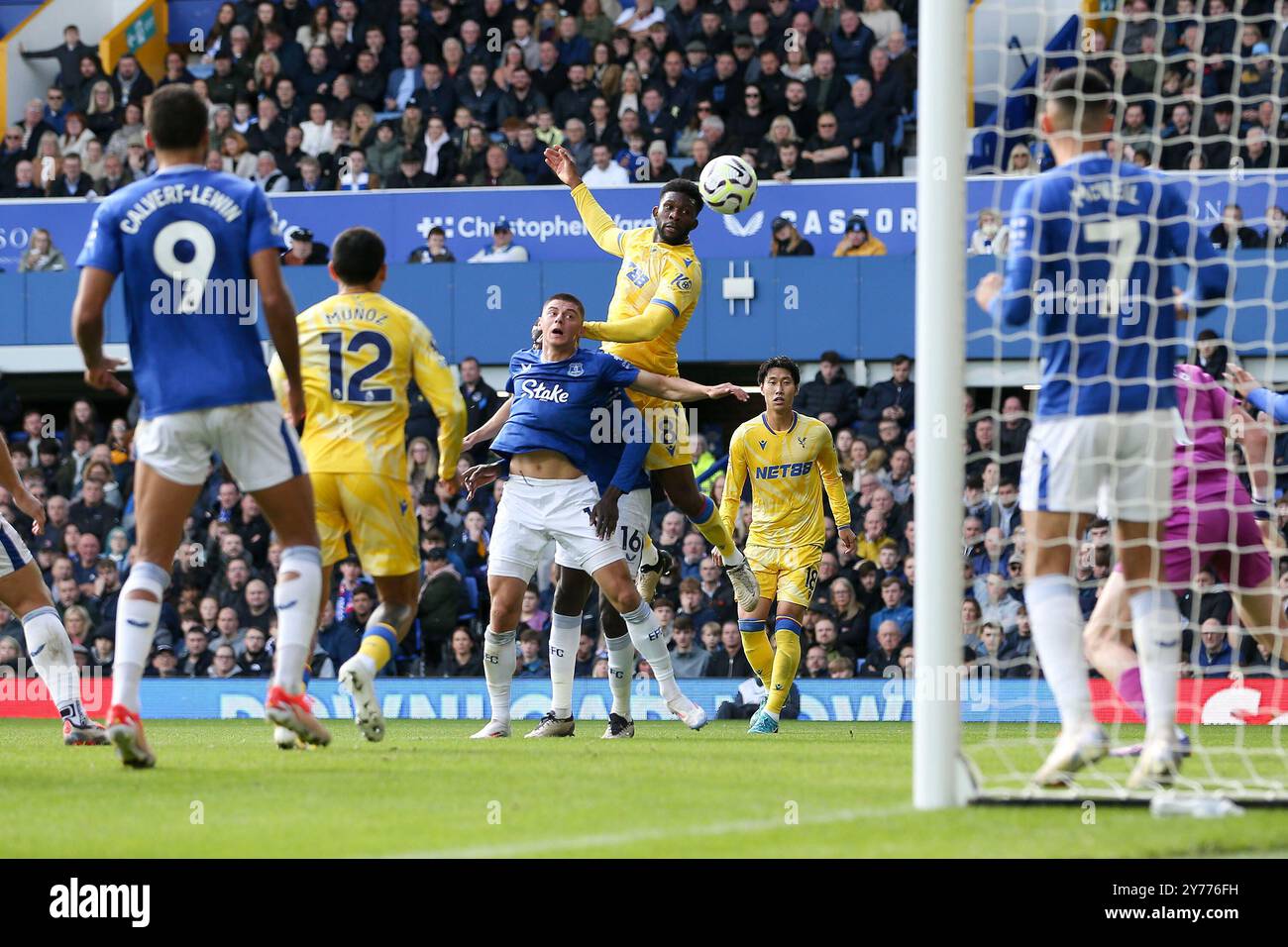 Liverpool, Royaume-Uni. 28 septembre 2024. Jefferson Lerma de Crystal Palace met la tête au bal. Premier League match, Everton v Crystal Palace au Goodison Park à Liverpool le samedi 28 septembre 2024. Cette image ne peut être utilisée qu'à des fins éditoriales. Usage éditorial exclusif, photo de Chris Stading/Andrew Orchard photographie sportive/Alamy Live News crédit : Andrew Orchard photographie sportive/Alamy Live News Banque D'Images