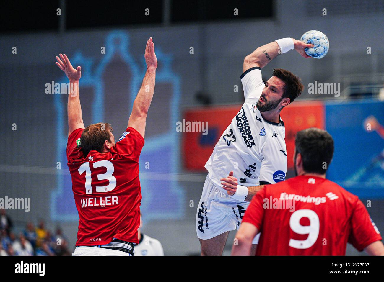 Wurf/Tor Tim Suton (TBV Lemgo-Lippe, #23) GER, Handball Sport Verein Hamburg v. TBV Lemgo-Lippe, Handball, Bundesliga, Spieltag 4, saison 2024/2025, 28.09.2024 Foto : Eibner-Pressefoto/Marcel von Fehrn Banque D'Images