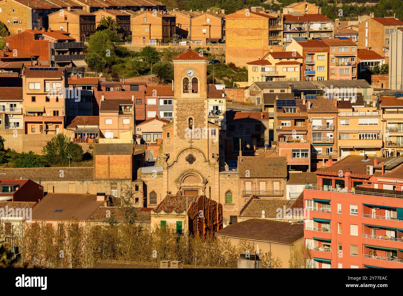 Vue sur le village de Súria et l'église de Sant Cristòfol (Bages, Barcelone, ​​Catalonia, Espagne) ESP : Vista del pueblo de Súria Banque D'Images