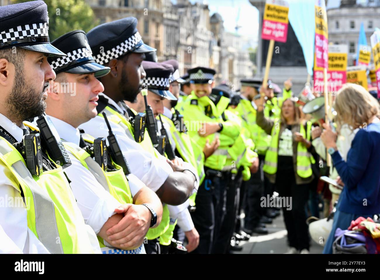 Londres, Royaume-Uni. 28 septembre 2024. Manifestation contre le racisme à Trafalgar Square. Une forte présence policière a tenu les manifestants à l'écart de la poignée de contre-manifestants d'extrême droite. Crédit : michael melia/Alamy Live News Banque D'Images