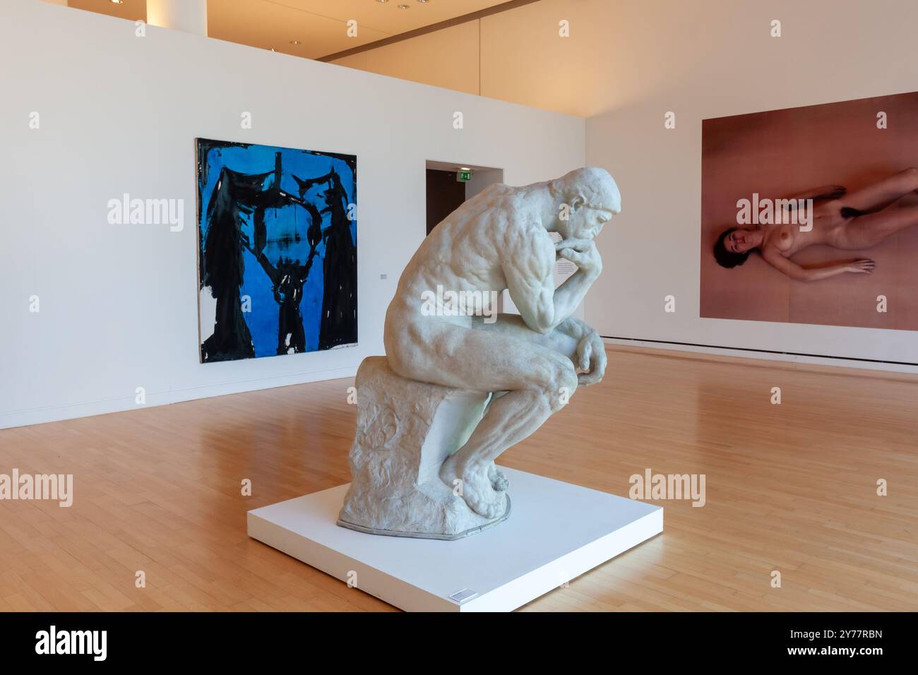 STRASBOURG, FRANCE - 21 SEPTEMBRE 2024 : le penseur de Rodin et d'autres expositions au Musée d'Art moderne de Strasbourg Banque D'Images