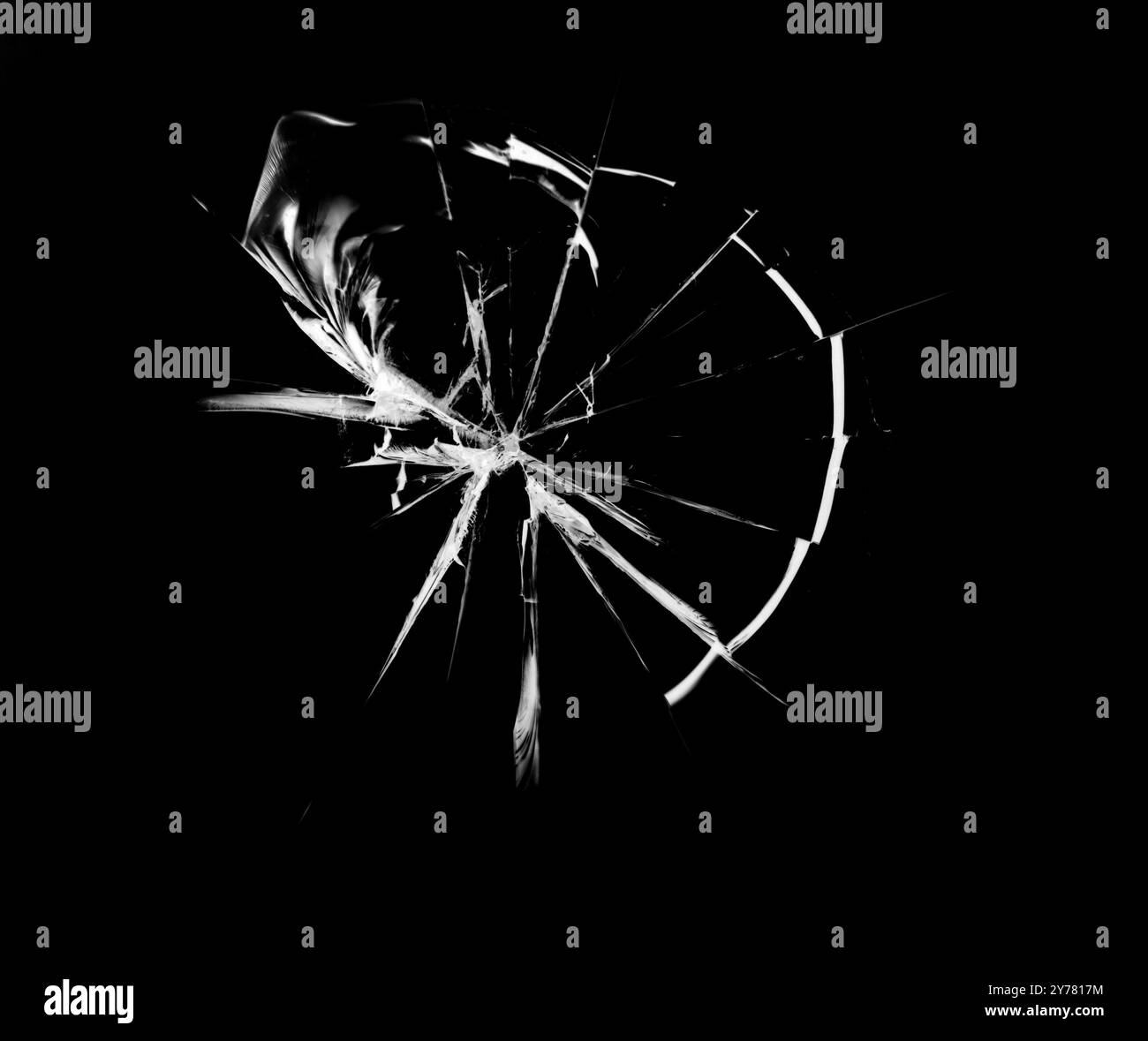 Motif de fissures sur le verre brisé, abstraction des éclats et des lignes de l'impact sur le verre Banque D'Images