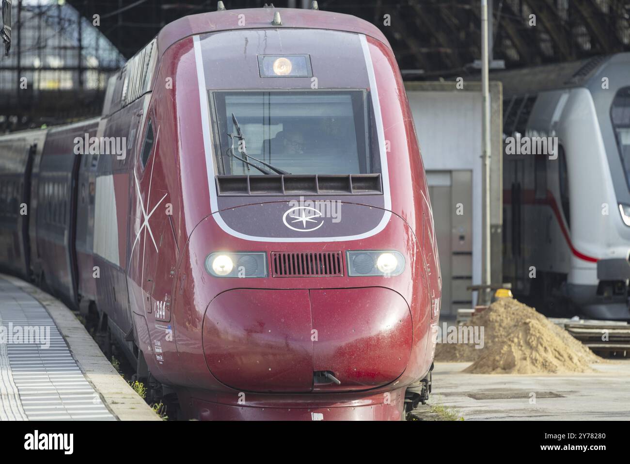 Train Eurostar prêt à partir pour Paris, Gare centrale de Cologne, Cologne, Rhénanie du Nord-Westphalie, Allemagne, Europe Banque D'Images