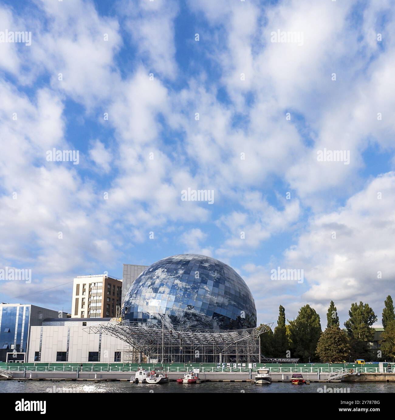 Kaliningrad, Russie, 2020, septembre 29 : le complexe du musée planète océan, le musée de l'océan mondial, globe en verre de construction, Europe Banque D'Images
