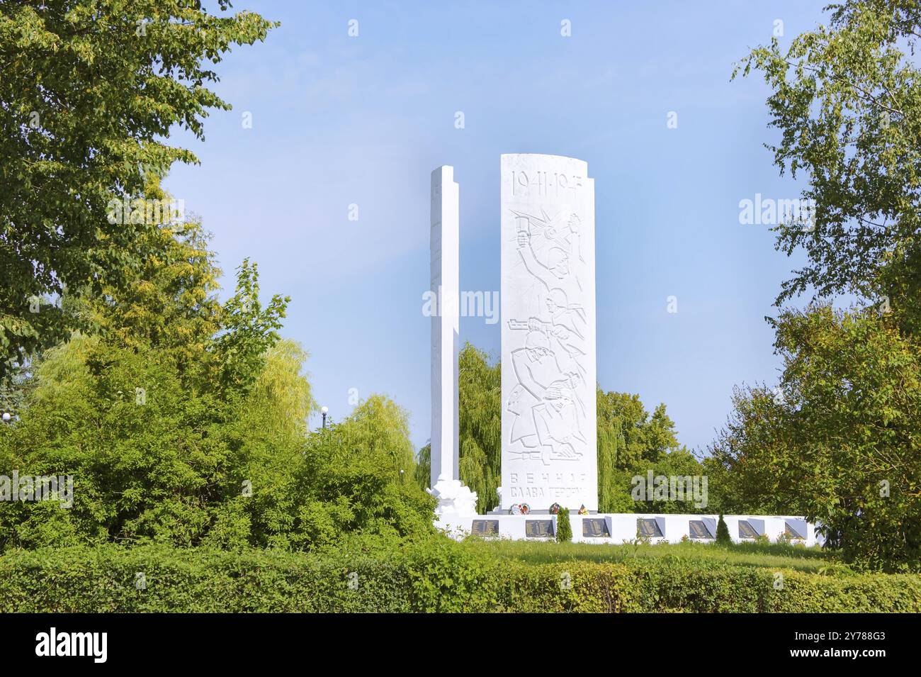 Charnier de la seconde guerre mondiale, monument de ceux qui ont été tués au cours de la seconde guerre mondiale 1941-1945, Nesterov ville, région de Kaliningrad, Russie, Europe de l'Est, 30 juillet 2019 Banque D'Images