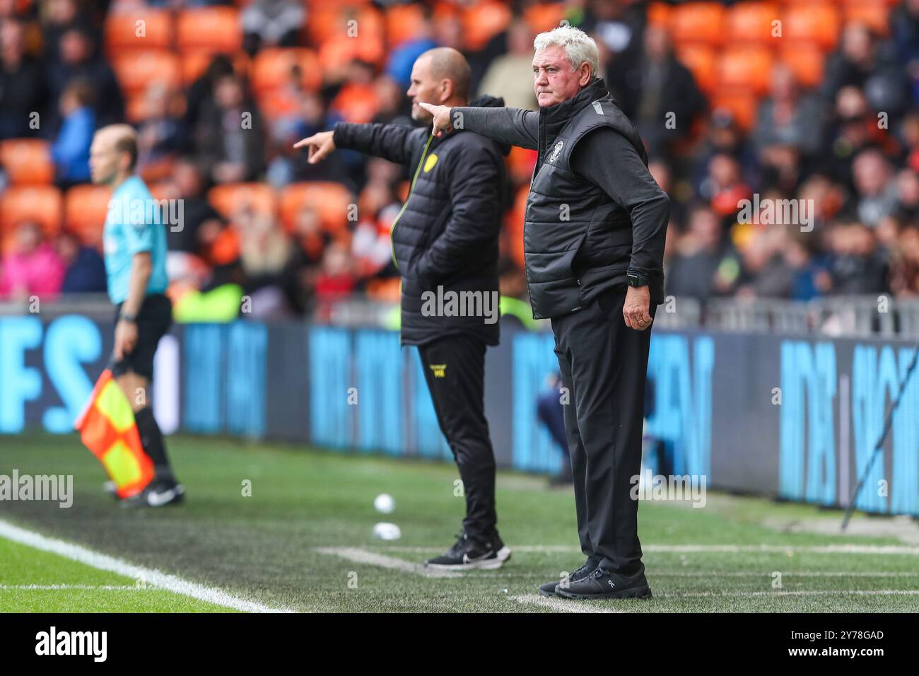 Steve Bruce entraîneur-chef de Blackpool lors du match de Sky Bet League 1 Blackpool vs Burton Albion à Bloomfield Road, Blackpool, Royaume-Uni, le 28 septembre 2024 (photo par Gareth Evans/News images) Banque D'Images