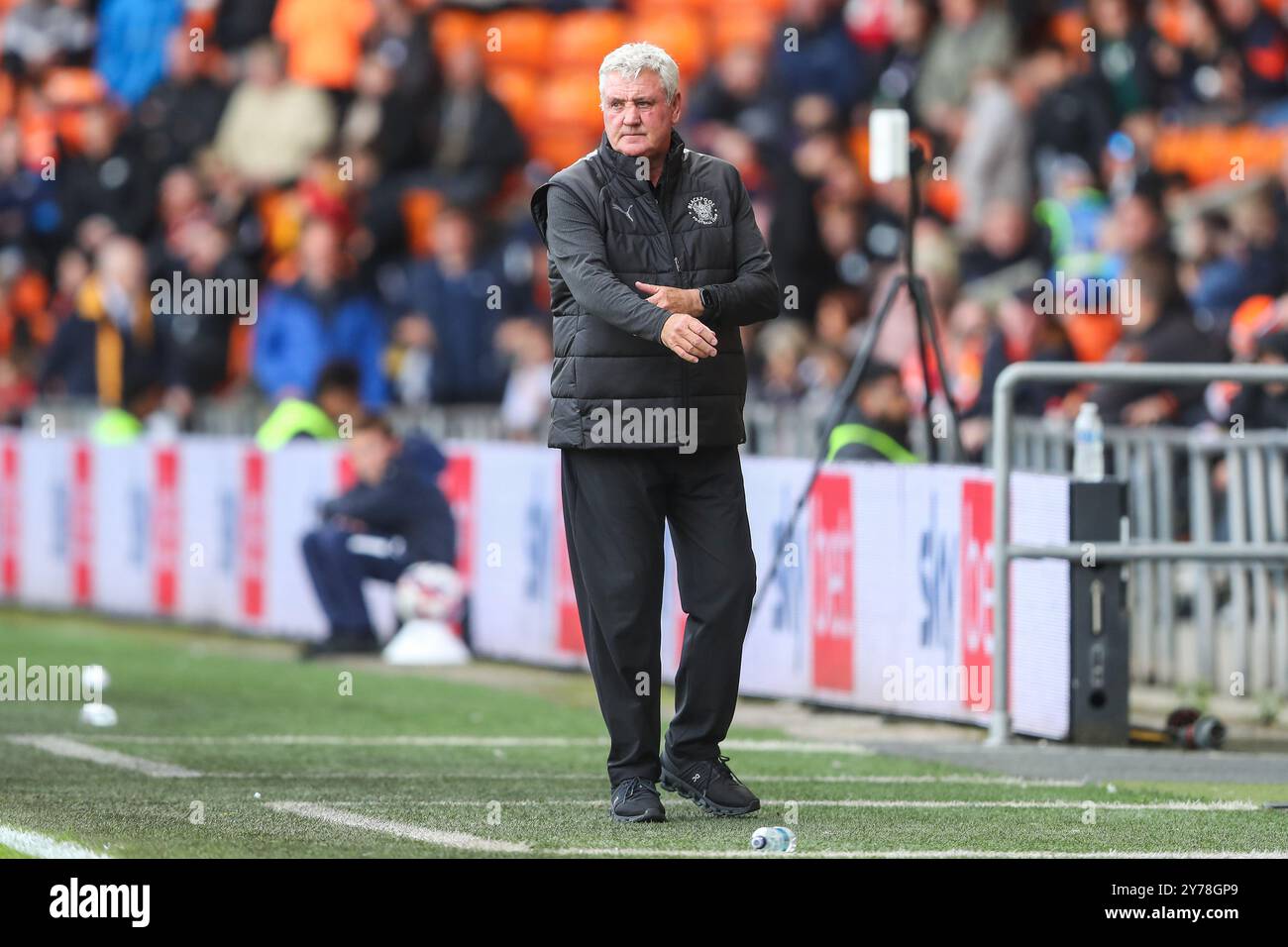 Steve Bruce entraîneur-chef de Blackpool lors du match de Sky Bet League 1 Blackpool vs Burton Albion à Bloomfield Road, Blackpool, Royaume-Uni, le 28 septembre 2024 (photo par Gareth Evans/News images) Banque D'Images
