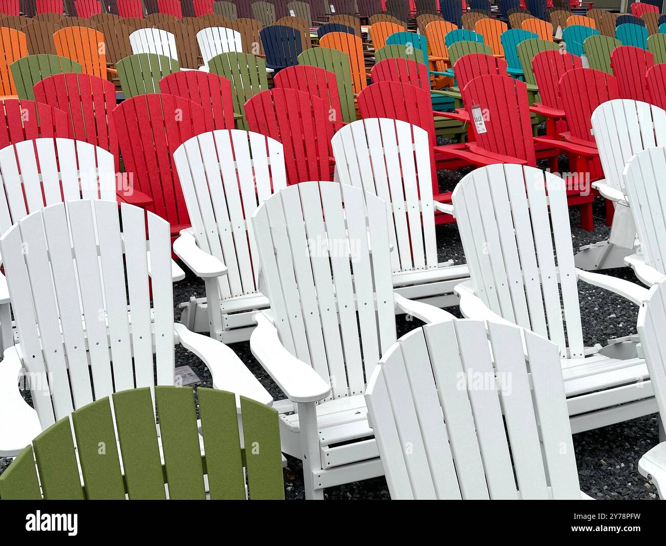 Chaises Adirondack à vendre à Upstate New York - Image de stock capturée avec un smartphone