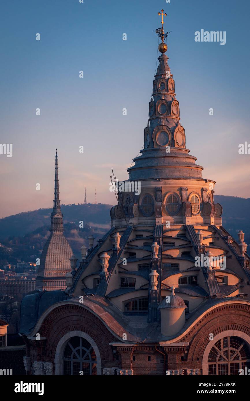 Paysage de Turin avec la chapelle du Saint-Suaire et la mole Antonelliana. Banque D'Images