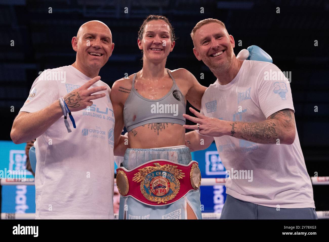 Sheffield, Royaume-Uni. 29 septembre 2024. Canon Medical Arena, Sheffield, South Yorkshire, 28 septembre 2024. Terri Harper célèbre avoir remporté le titre mondial WBO Lightweight contre Rhiannon Dixon Credit : Touchlinepics/Alamy Live News Banque D'Images