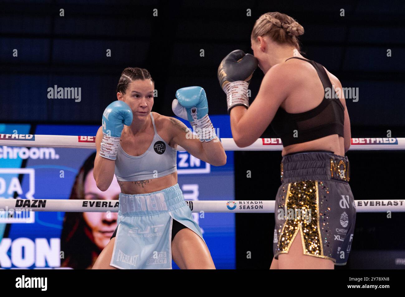 Sheffield, Royaume-Uni. 29 septembre 2024. Canon Medical Arena, Sheffield, South Yorkshire, 28 septembre 2024. WBO Lightweight World Title Rhiannon Dixon v Terri Harper Credit : Touchlinepics/Alamy Live News Banque D'Images