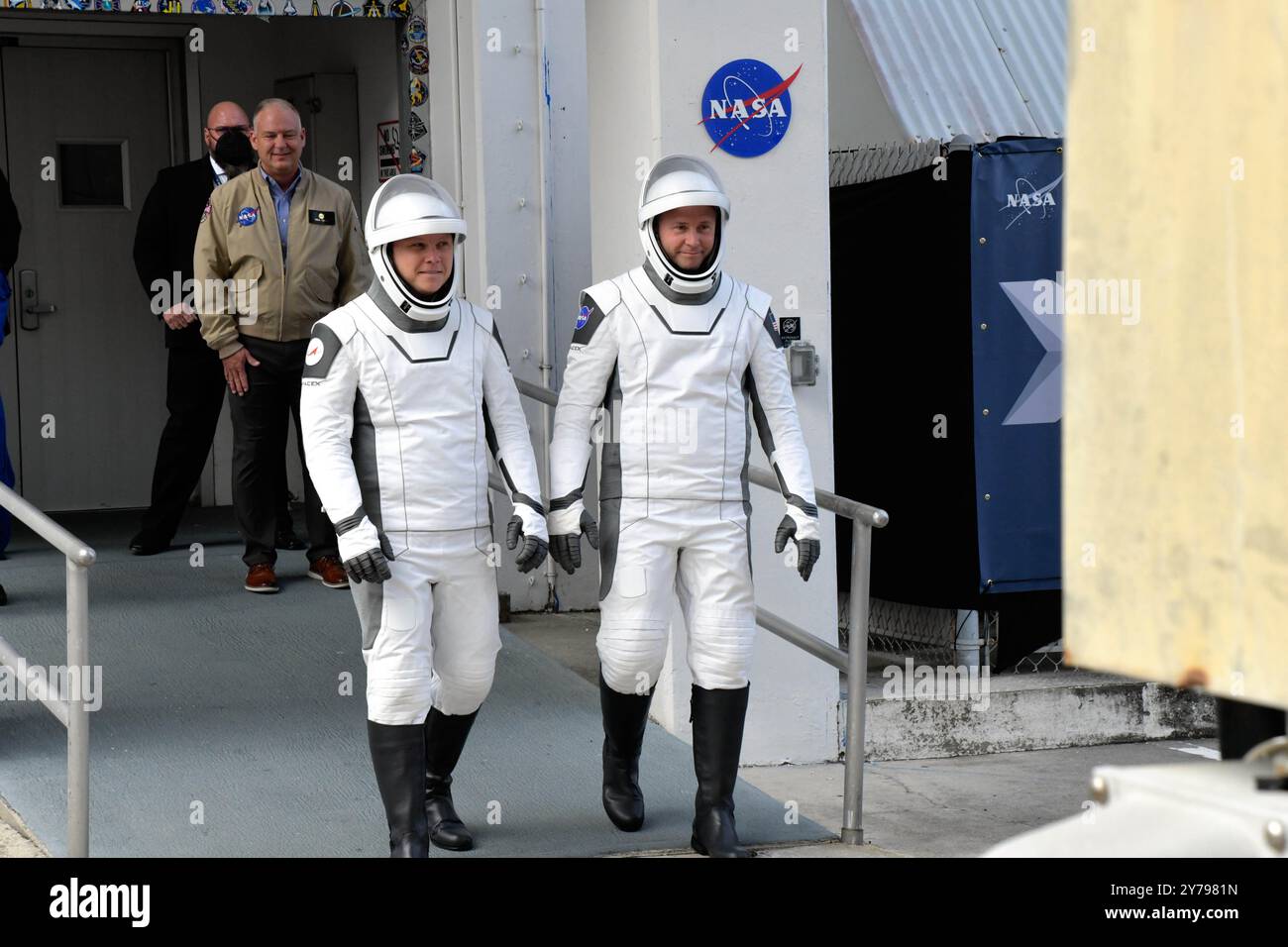 Kennedy Space Center (KSC), Comté de Brevard, Floride, États-Unis. 28 septembre 2024. NASA/SpaceX a lancé Crew-9 depuis le complexe de lancement 40 sur la station spatiale Cape Canaveral adjacente au KSC. C'est le premier lancement habité de ce complexe. Deux astronautes ont lancé l'un un américain l'autre un russe laissant deux sièges vacants pour le voyage de retour pour amener deux astronautes américains laissés dans l'espace après la panne de l'engin spatial Boeing. Crédit : Julian Leek/Alamy Live News Banque D'Images