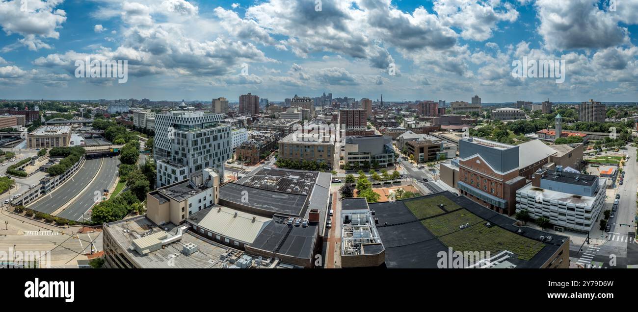 Vue aérienne du campus de l'Université de Baltimore dans le centre-ville de Baltimore avec les bâtiments de droit et de physiologie Banque D'Images