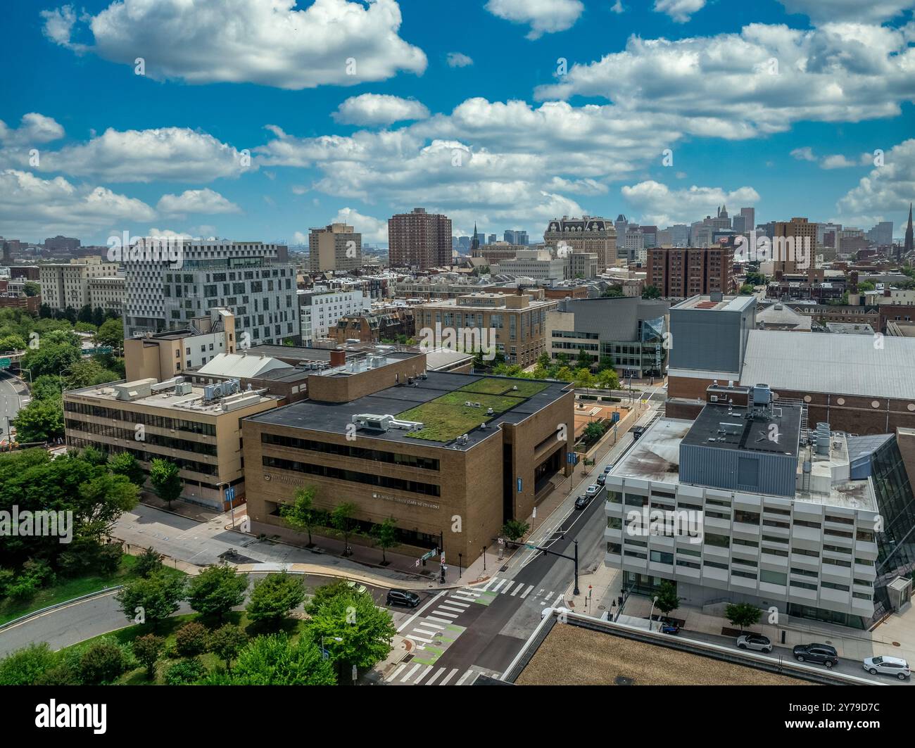 Vue aérienne du campus de l'Université de Baltimore dans le centre-ville de Baltimore avec les bâtiments de droit et de physiologie Banque D'Images