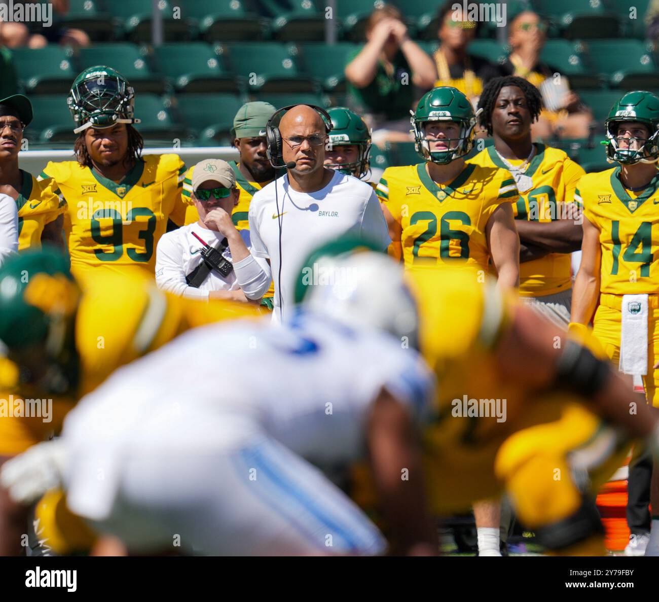 Waco, Texas, États-Unis. 28 septembre 2024. L'entraîneur-chef de Baylor, Dave Aranda, regarde lors d'un match de football de la NCAA entre les Cougars de BYU et les Bears de Baylor le 28 septembre 2024 à Waco. BYU Won, 34-28. (Crédit image : © Scott Coleman/ZUMA Press Wire) USAGE ÉDITORIAL SEULEMENT! Non destiné à UN USAGE commercial ! Banque D'Images