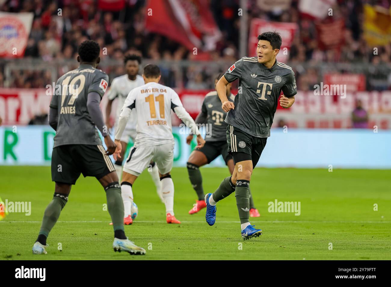 Minjae Kim (FC Bayern Muenchen, 03), FC Bayern Muenchen v. Bayer 04 Leverkusen , Fussball, Bundesliga, 5. Spieltag, saison 24/25, 28.09.2024, LES RÈGLEMENTS du LDF INTERDISENT TOUTE UTILISATION DE PHOTOGRAPHIES COMME SÉQUENCES D'IMAGES, Foto : Eibner-Pressefoto/Jenni Maul Banque D'Images